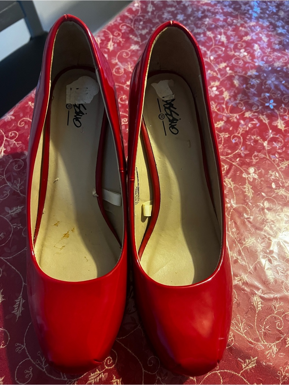 Classic Women's Red pump